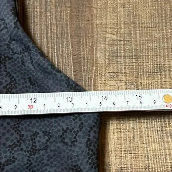 All fenix Womens Sports bra pyhon print snakeskin Md black adjustable straps gym - Picture 3 of 7